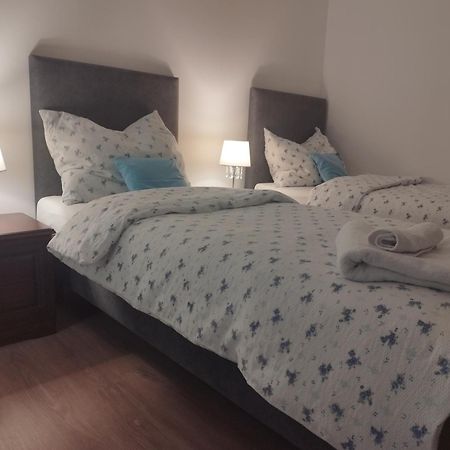 Flynnhouse Hotel As Bagian luar foto